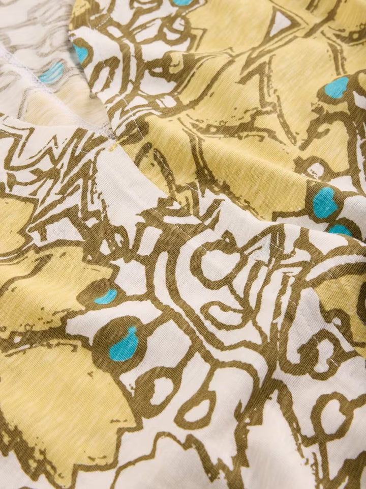 NELLY NOTCH NECK TEE WHITE PRINT