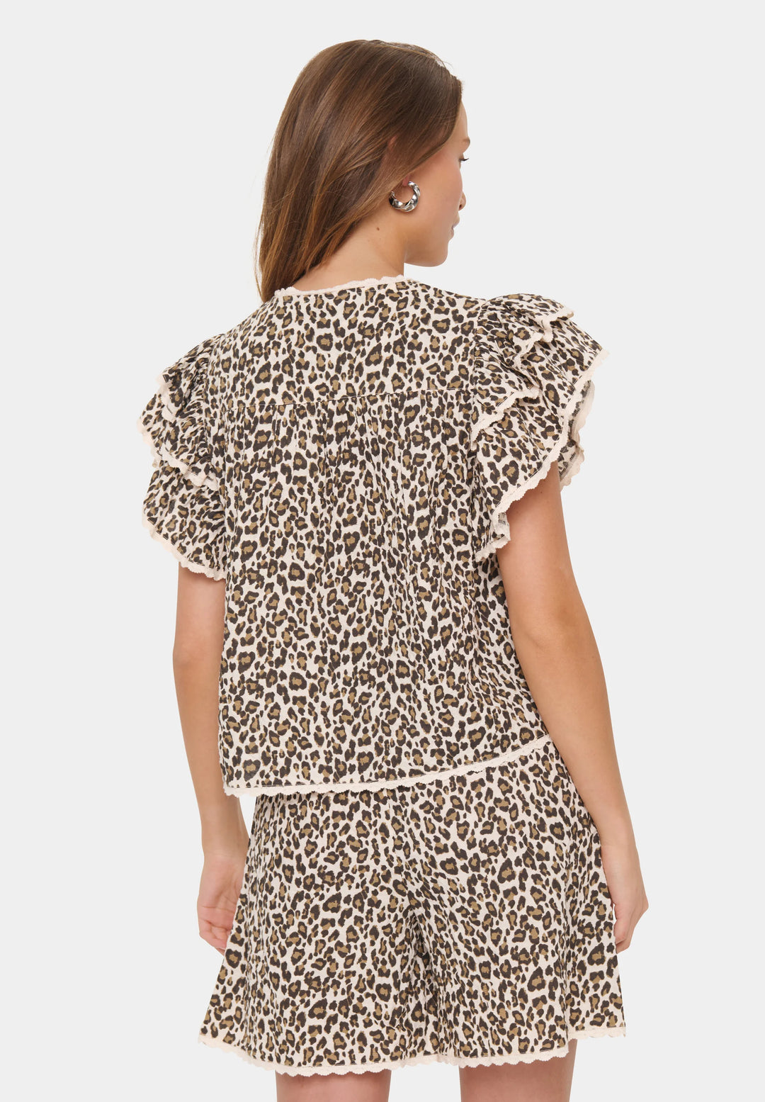 CRÈME LEOPARD STROKES KIRBY TOP