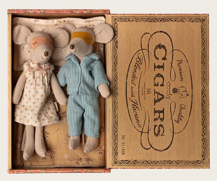 MUM & DAD IN CIGAR BOX