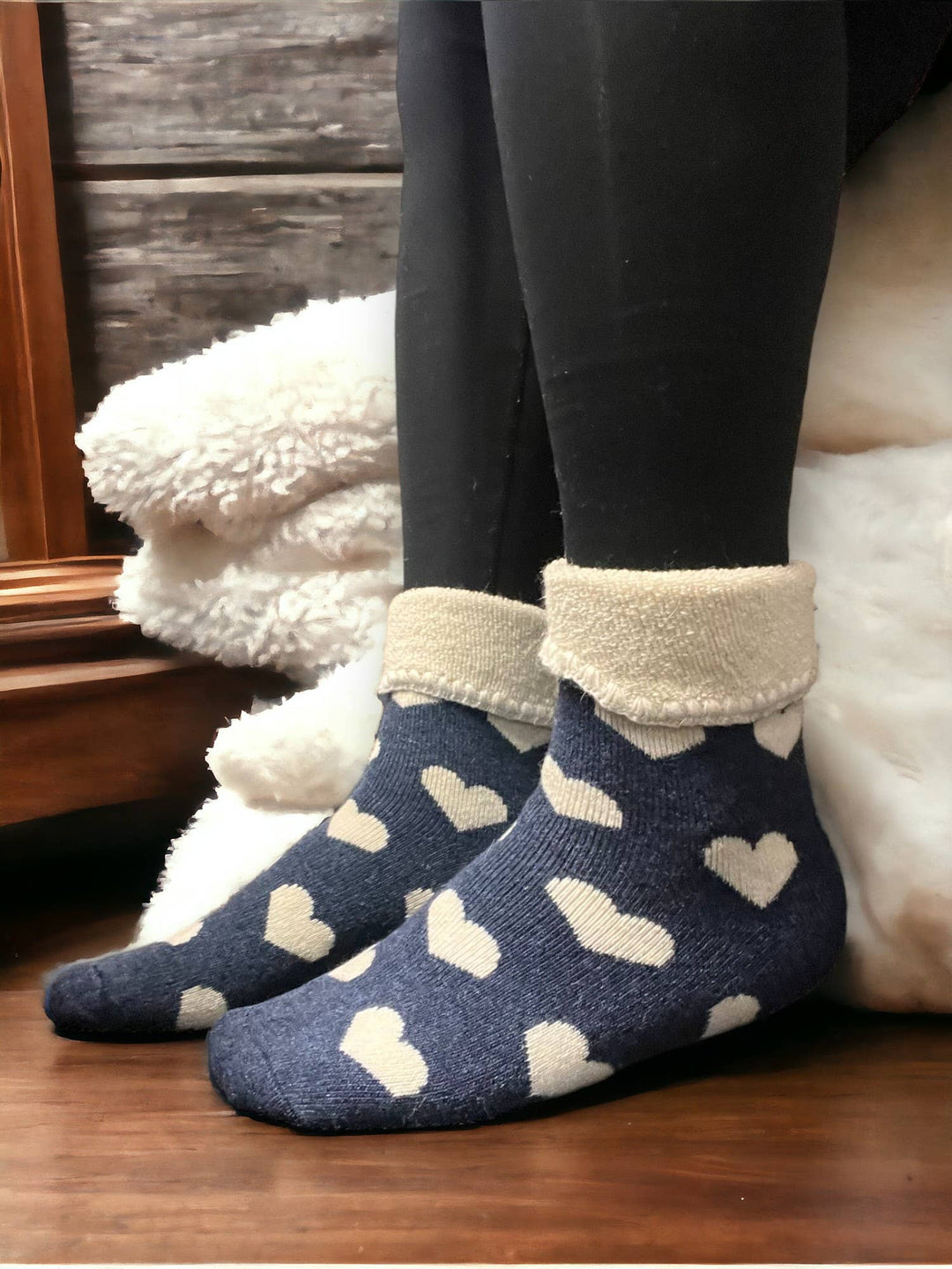 NAVY HEART CUFF COSY SOCKS