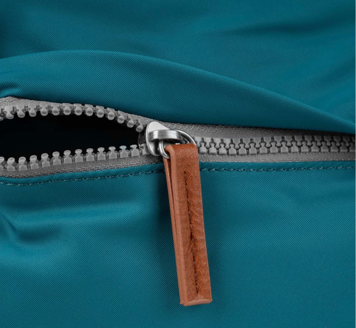 MARINE MEDIUM KENNINGTON B RECYCLED NYLON CROSSBODY BAG