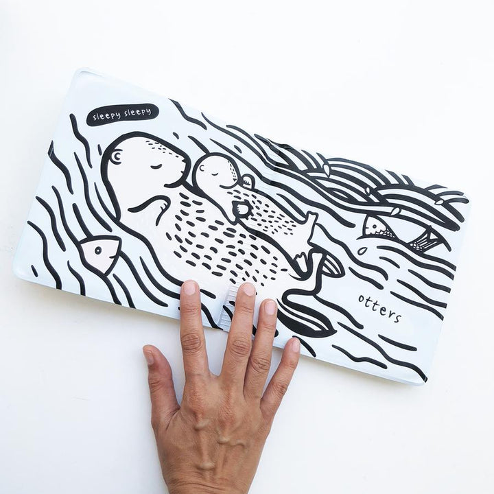 COLOUR ME: WHO'S IN THE WATER? BATH BOOK