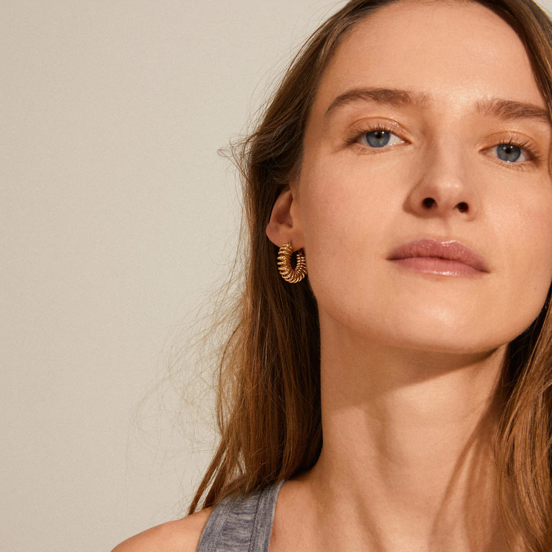 SARA GOLD SMALL SPIRAL HOOP EARRINGS