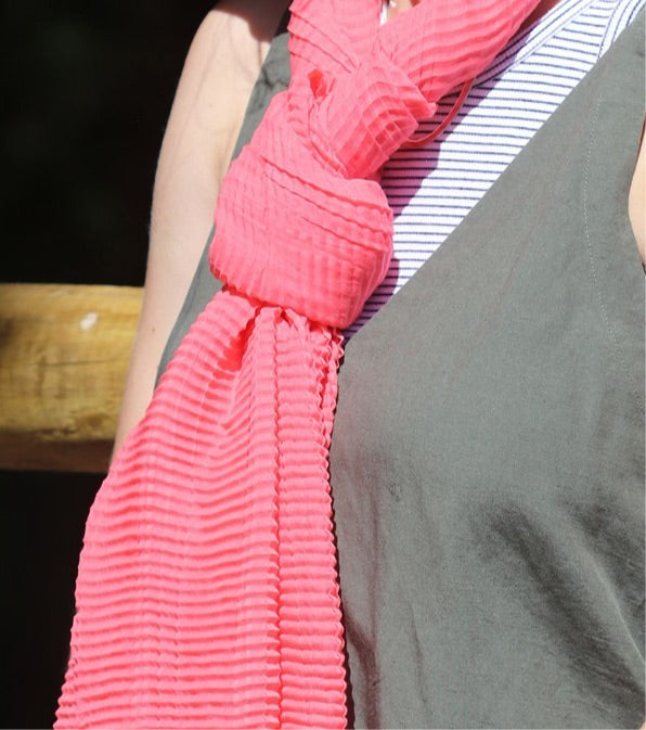 CORAL LIGHT WEIGHT CRINKLE SCARF