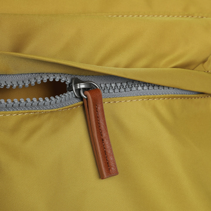 CORN KENNINGTON SUSTAINABLE MEDIUM CROSSBODY BAG