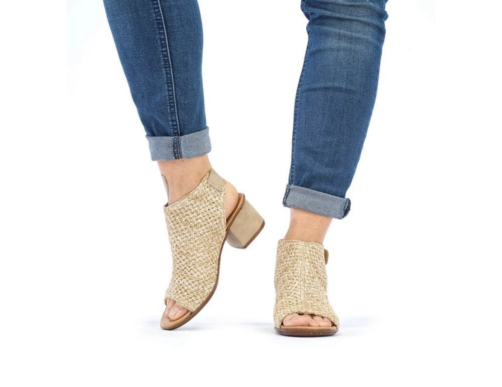 SAND BEIGE STRAP SANDALS