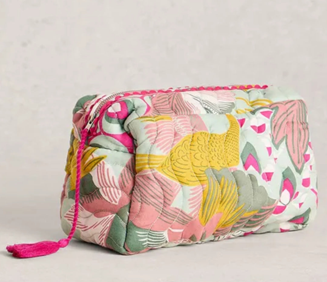 SHELBY QUILTED WASHBAG GREEN M.T