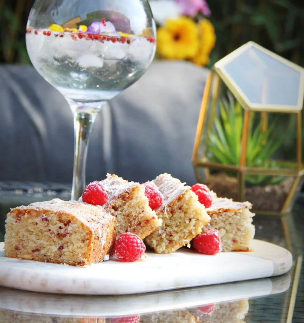 IRRESISTIBLE WHITE CHOCOLATE & RASPBERRY TRAY BAKE MIX