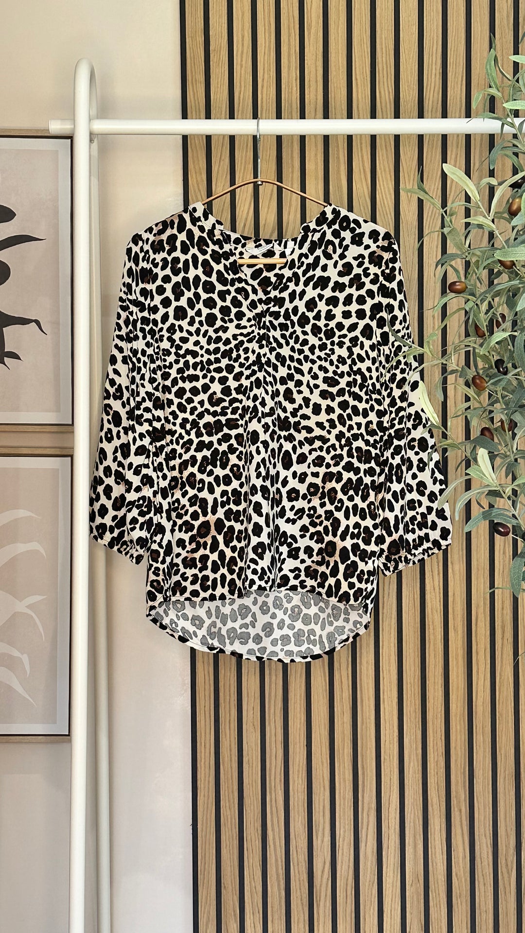 MMJOELLA VNECK BLOUSE BLACK LEO