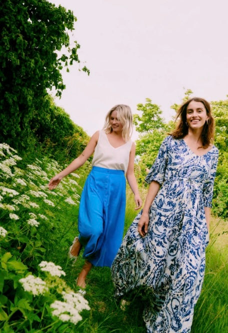 BLUE PAISLEY JOELLA V NECK MAXI DRESS