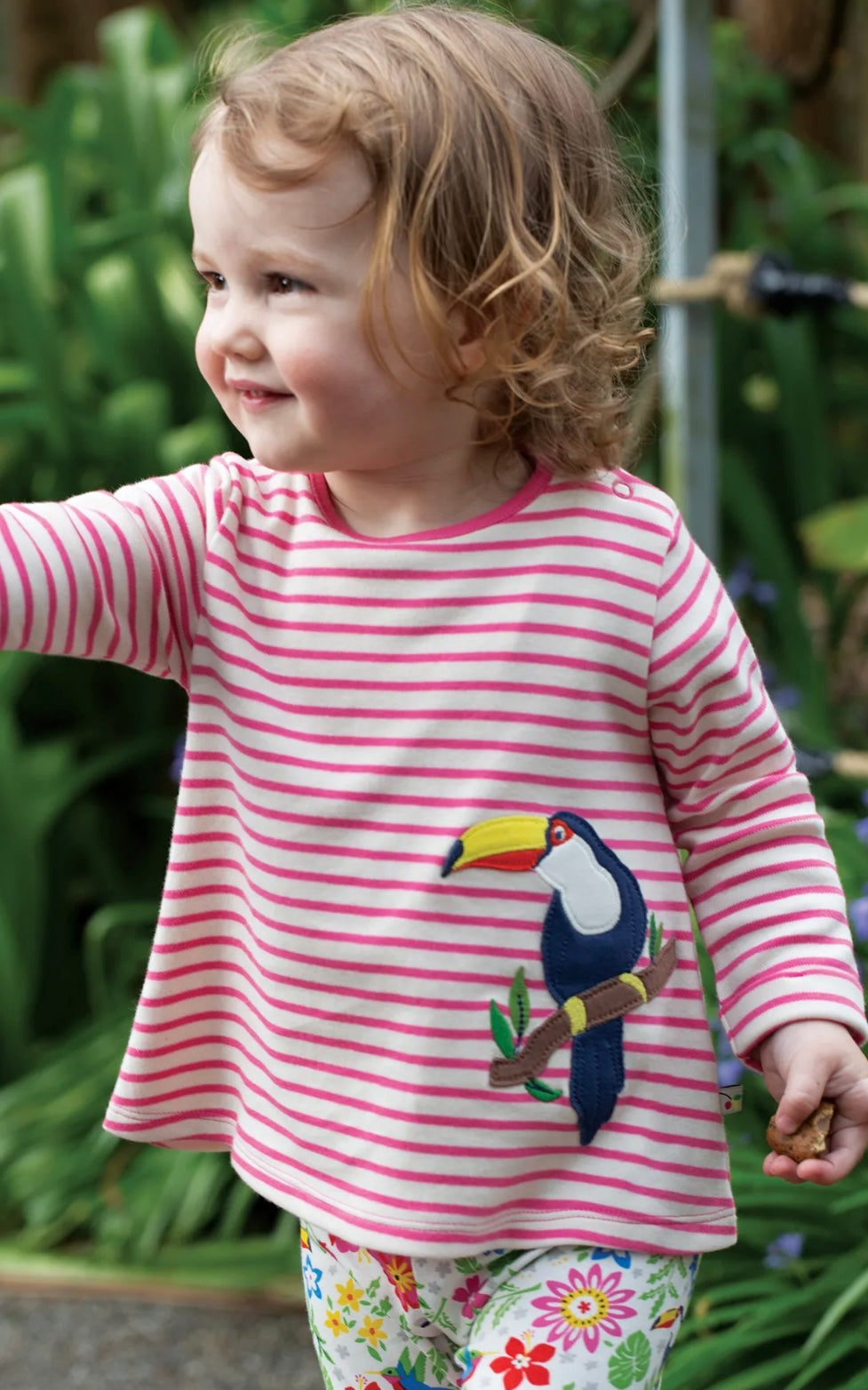 OAKLEIGH WHITE TROPICAL BIRDS STRIPED OUTFIT