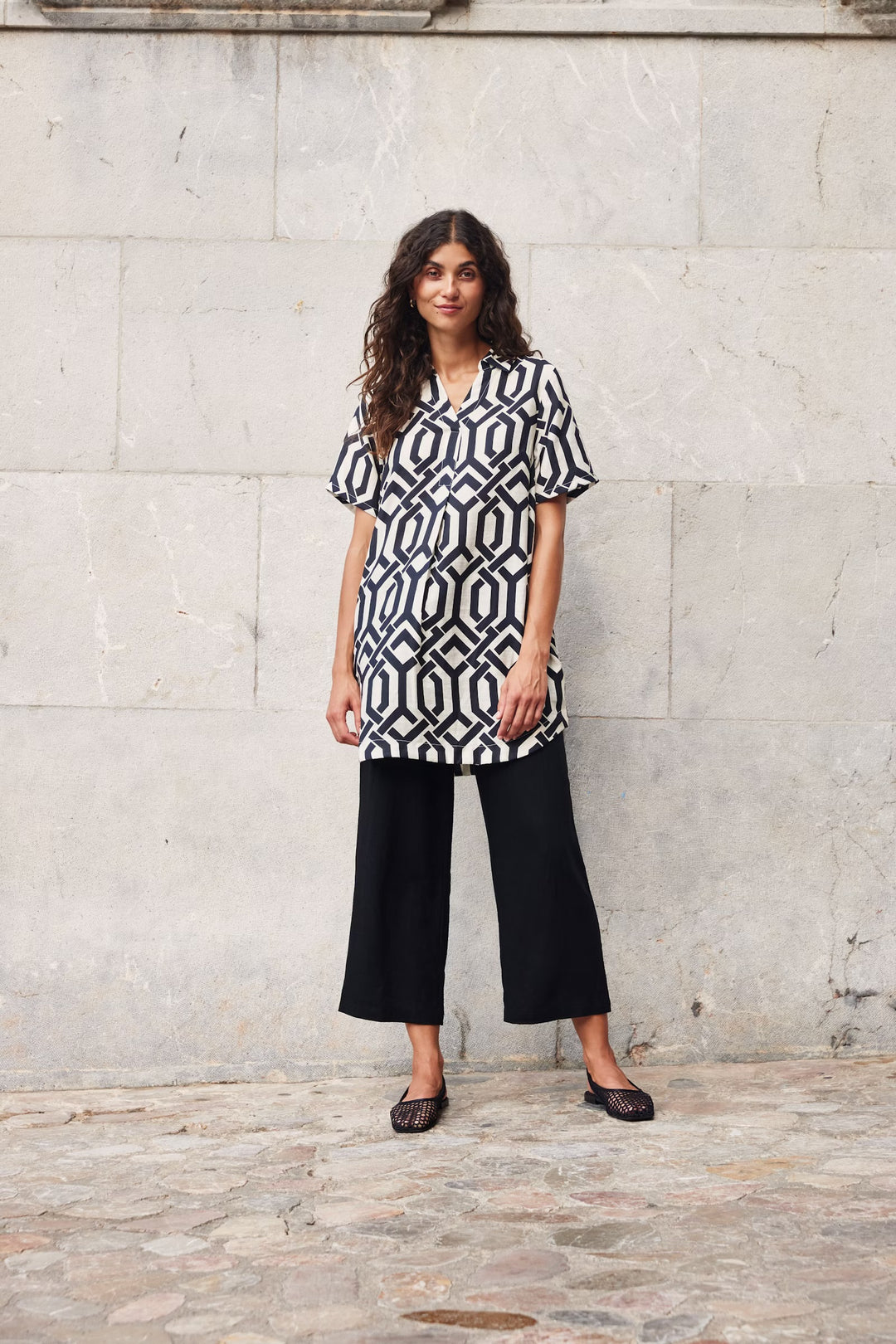ARIANA TUNIC WHISPER WHITE BLACK
