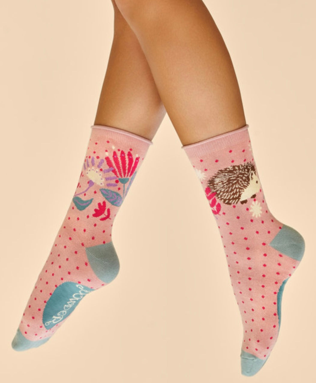 HEDGEHOG HUNTING IN LEAVES ANKLE SOCKS PETAL