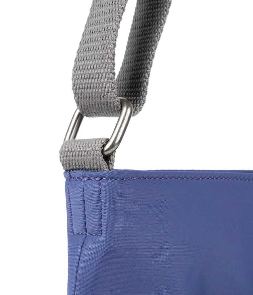 INDIGO KENNINGTON B MEDIUM RECYCLED NYLON BAG