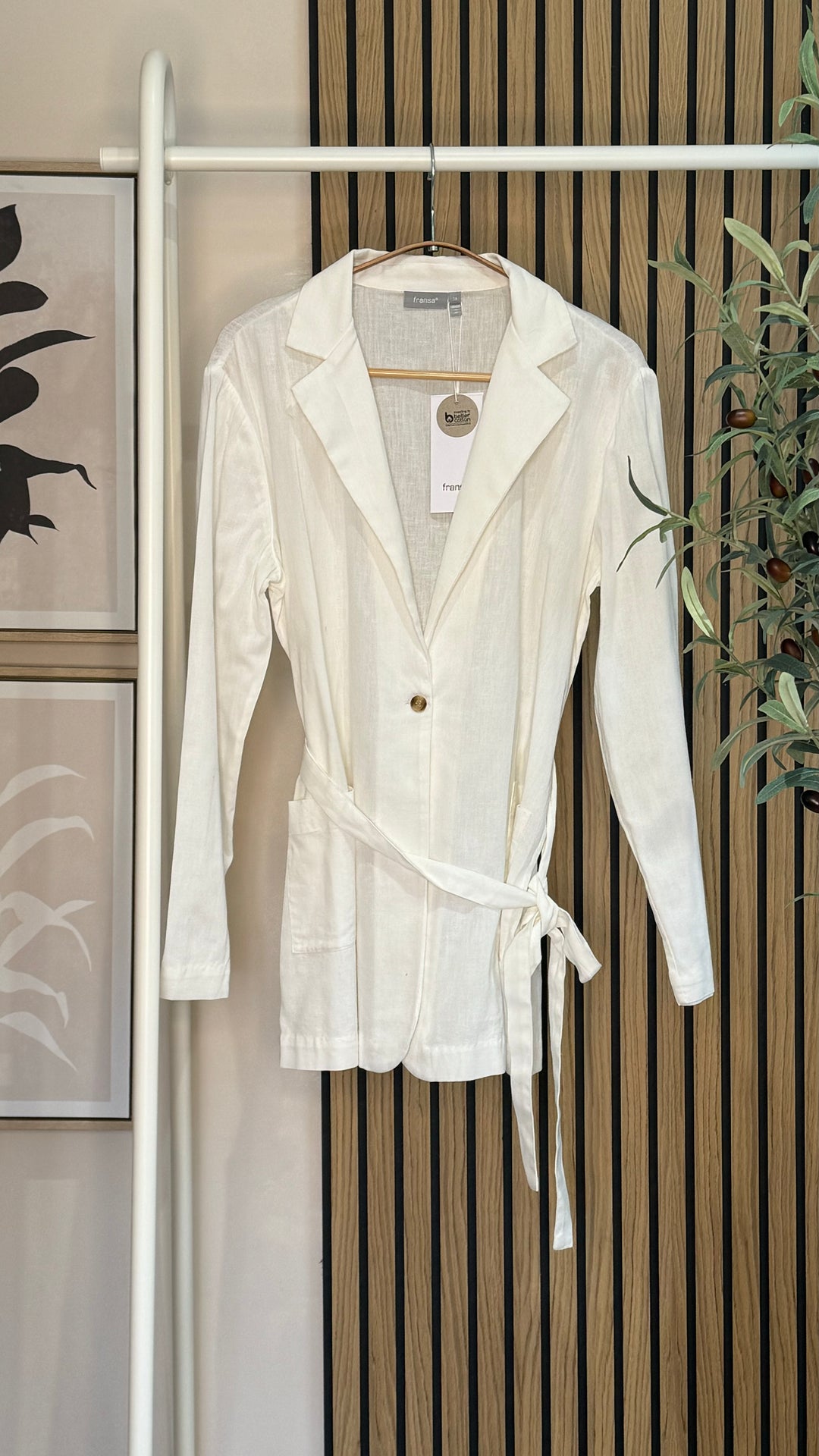 MADDIE WHITE BLAZER