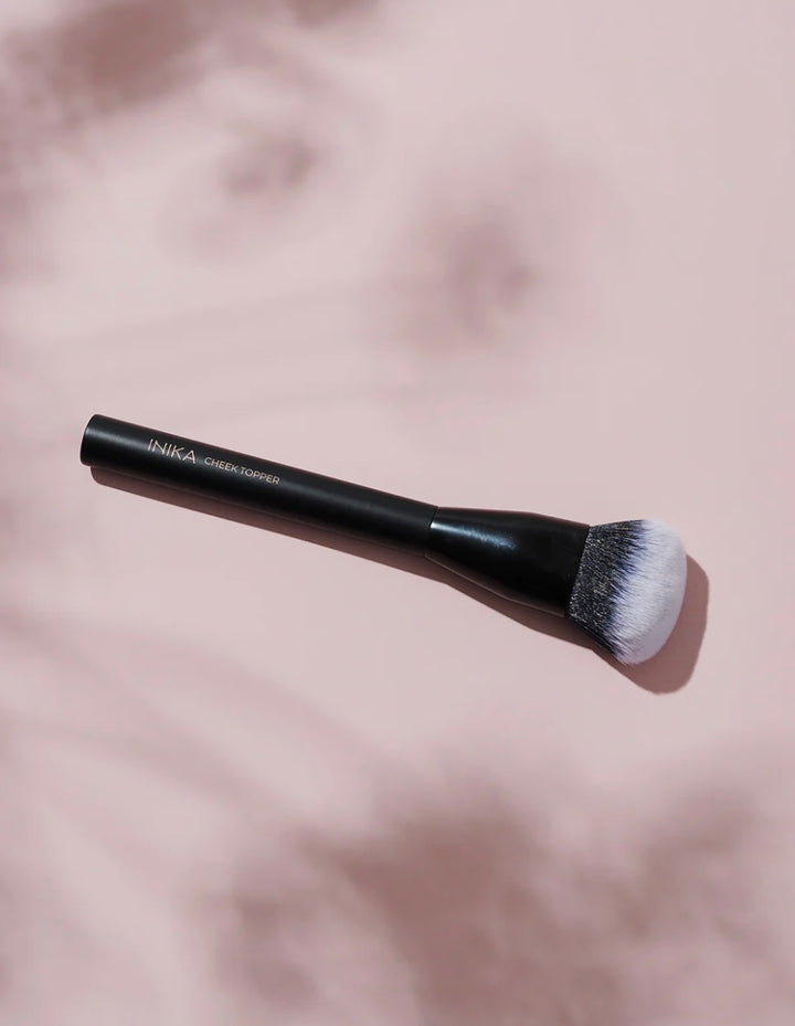 INIKA CHEEK TOPPER BRUSH