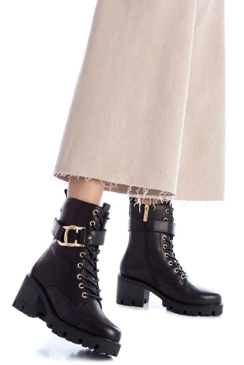 161075 BLACK LEATHER LADIES ANKLE BOOTS