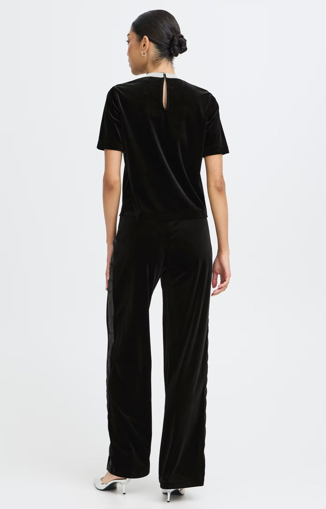 TRUE BLACK PERLINA SHORT BLOUSE