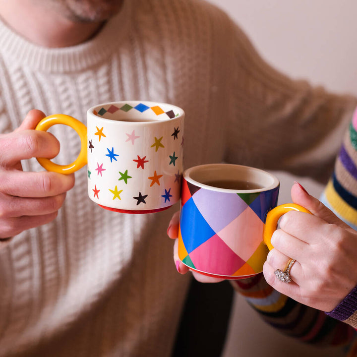 SET OF 2 CHECK & STAR PATTERNED MUGS