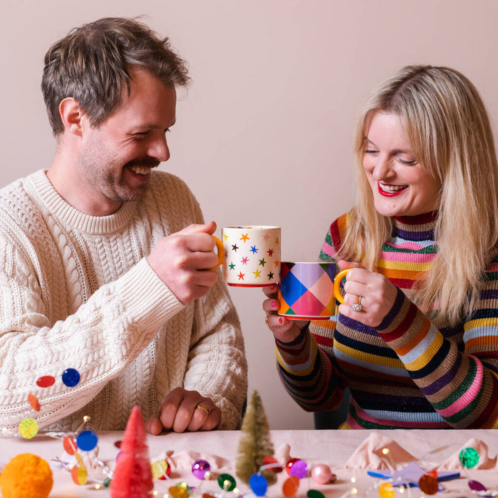 SET OF 2 CHECK & STAR PATTERNED MUGS