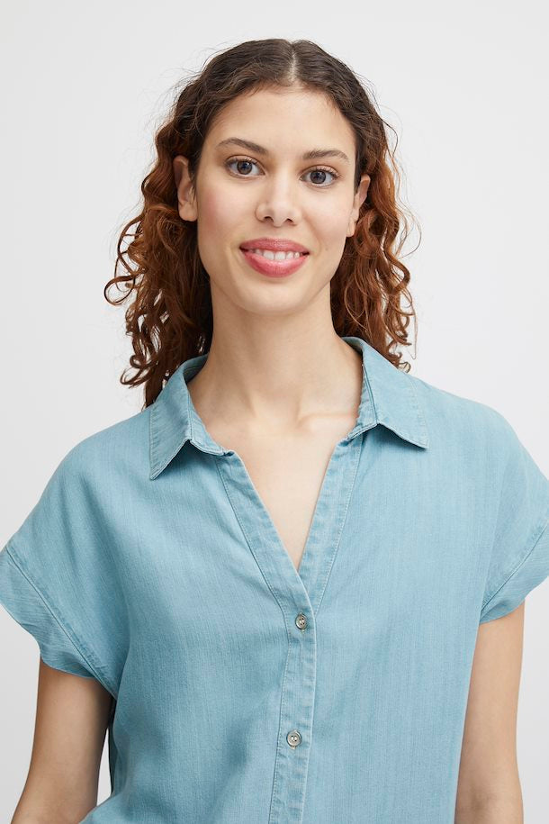 LIGHT BLUE DENIM LANA SHORT SLEEVED SHIRT