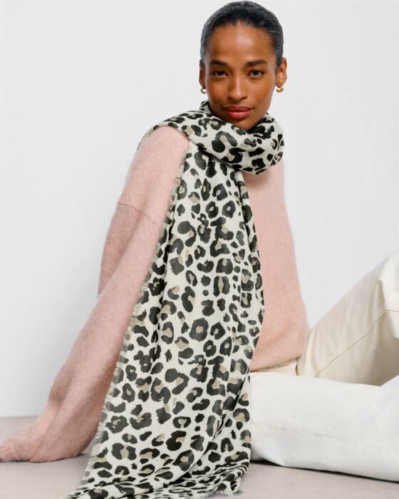 LEOPARD PRINTED SCARF