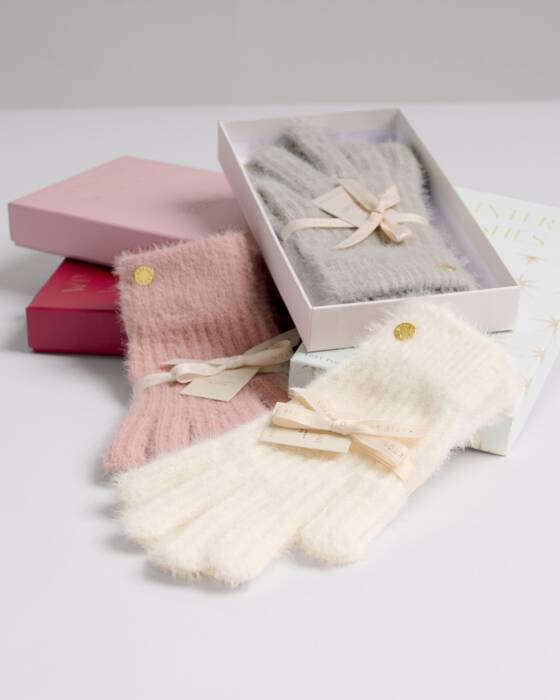 GIFT BOXED SOFT KNITTED GLOVES WHITE
