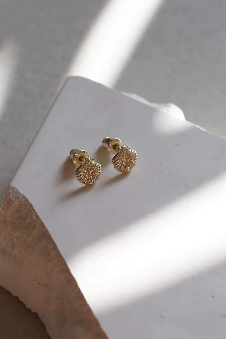 SHELL GOLD EARRINGS