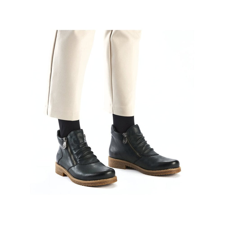 LADIES GREEN MID HEIGHT BOOTS