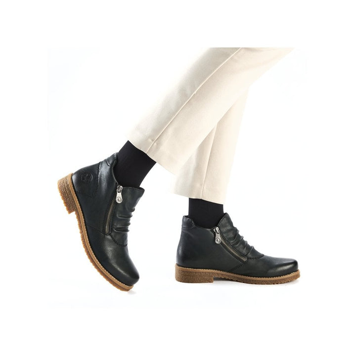 LADIES GREEN MID HEIGHT BOOTS