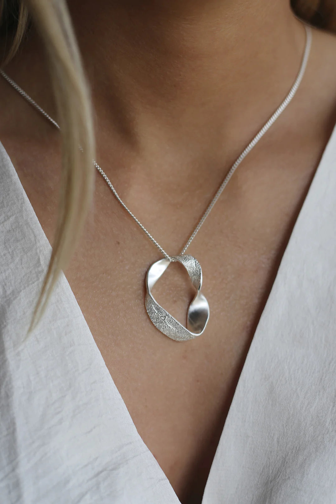 ARISE SILVER NECKLACE