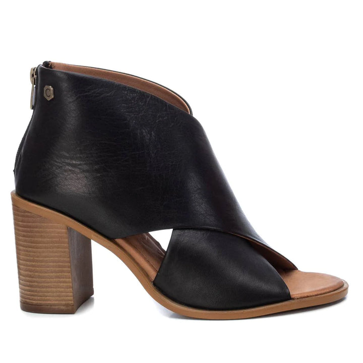 BLACK LEATHER ANKLE BOOTS