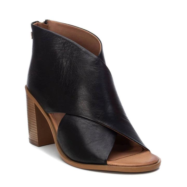 BLACK LEATHER ANKLE BOOTS