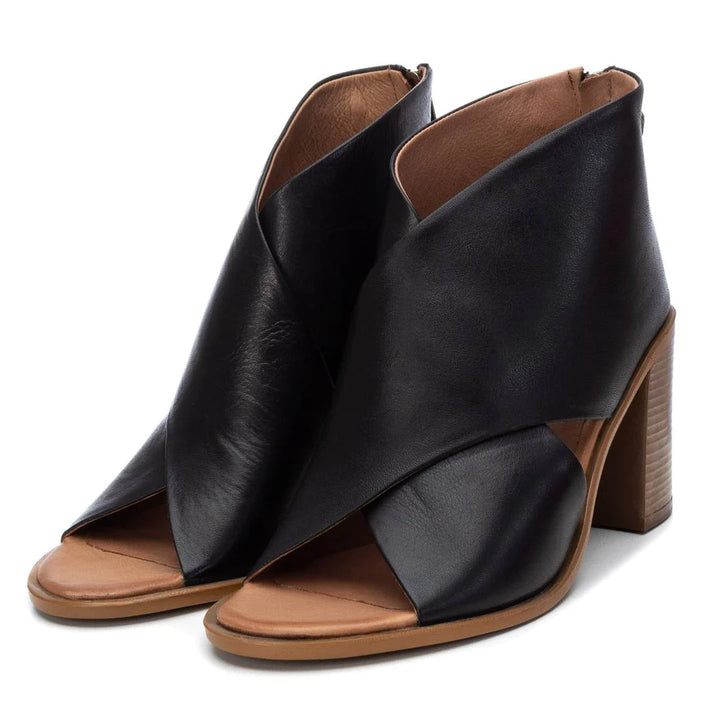 BLACK LEATHER ANKLE BOOTS