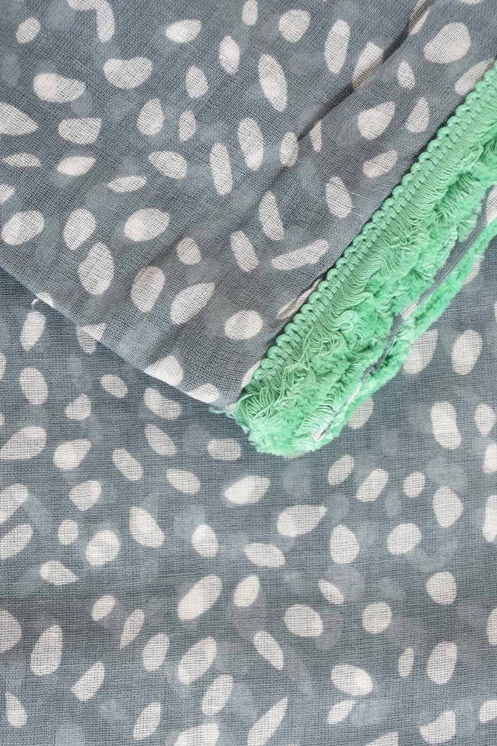 GREY SPOT & MINT FRINGED SCARF