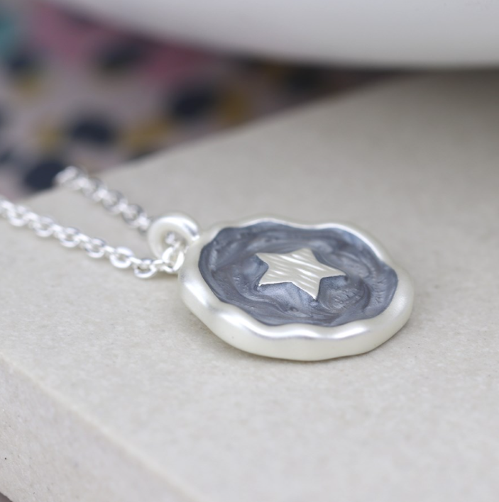 GREY PEARLESCENT SILVER STAR NECKLACE