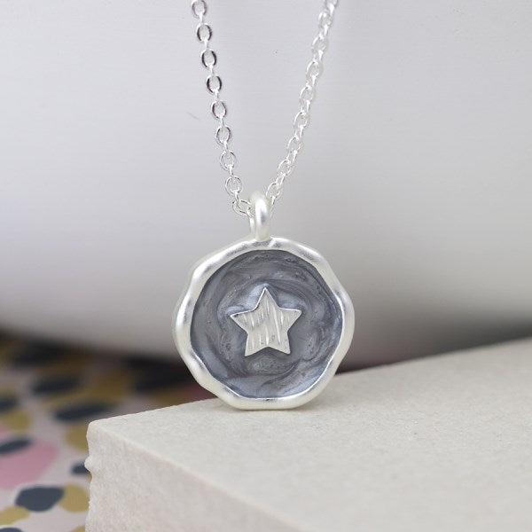 GREY PEARLESCENT SILVER STAR NECKLACE