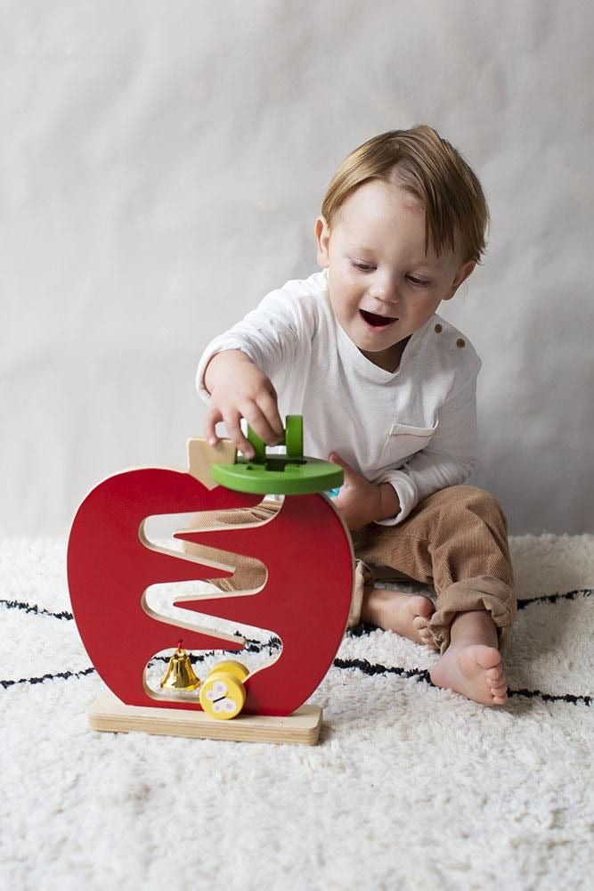 APPLE RUN WOODEN PLAY SET