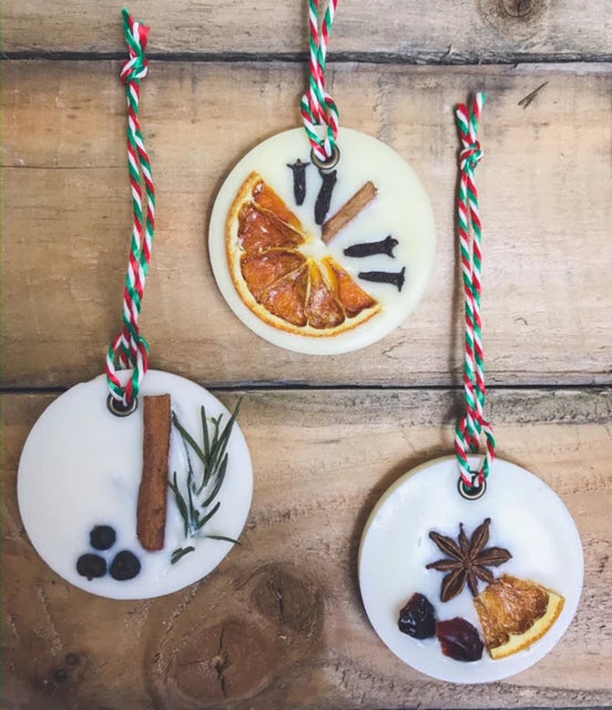 SCENTED DECORATION (CHRISTMAS SPICE) WAX HANGER