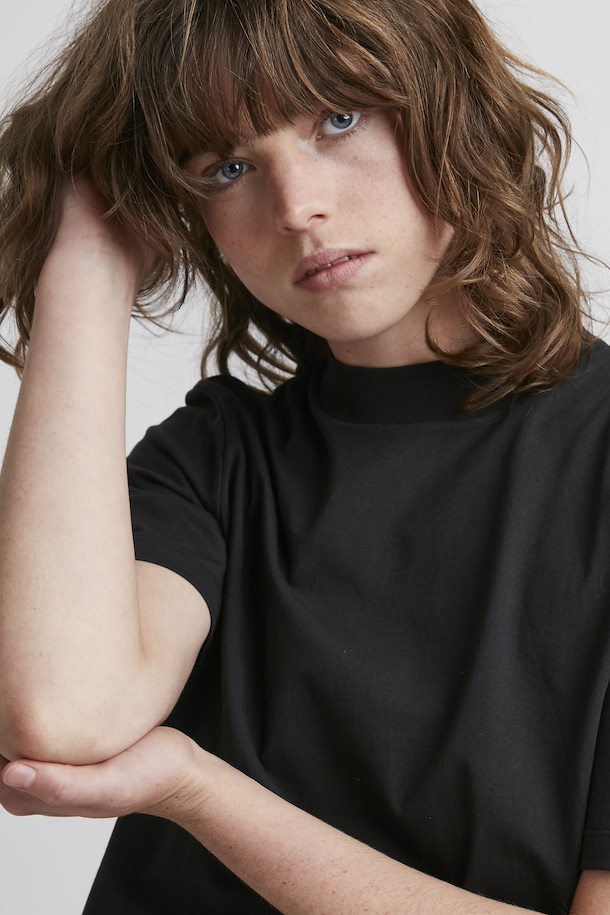 RANIA BLACK ROUND NECK T-SHIRT