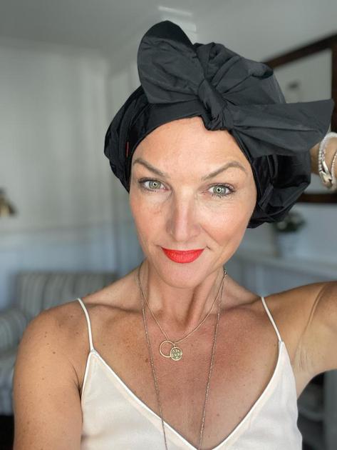 BLACK SHOWER HAT WITH BOW