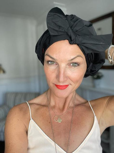 BLACK SHOWER HAT WITH BOW