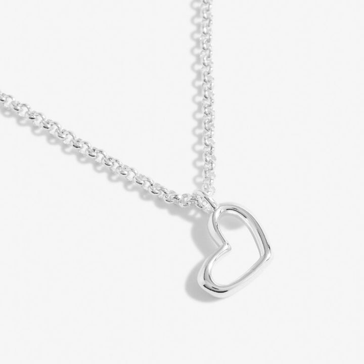 A LITTLE 'AMAZING AUNTIE' NECKLACE